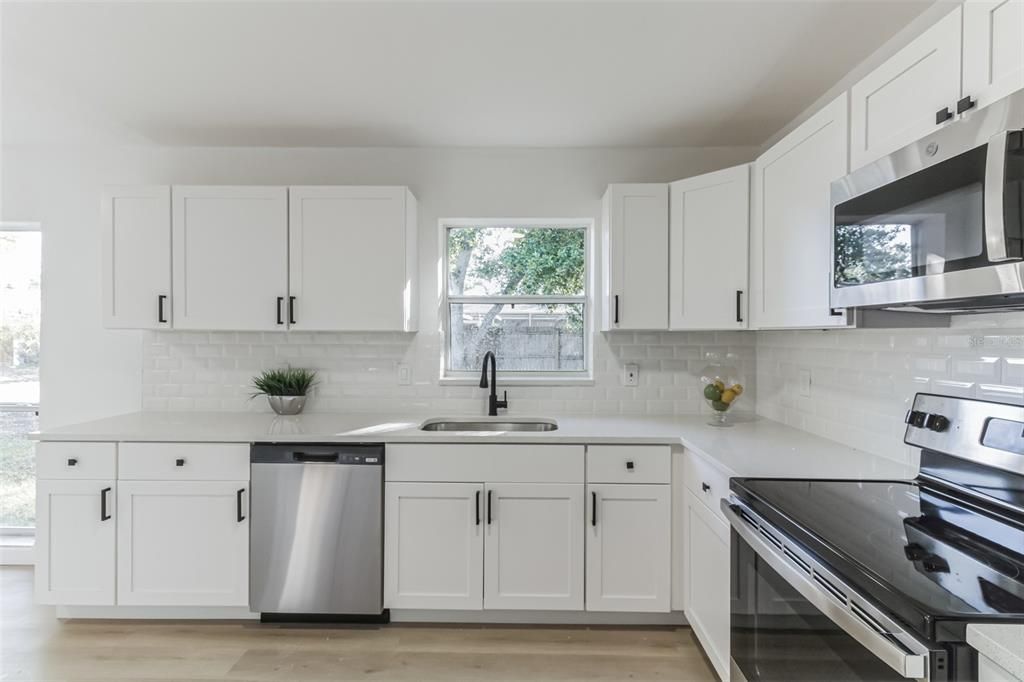 Active With Contract: $279,990 (3 beds, 2 baths, 1288 Square Feet)