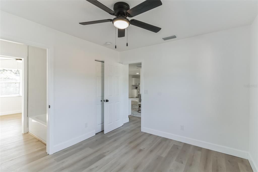 Active With Contract: $279,990 (3 beds, 2 baths, 1288 Square Feet)