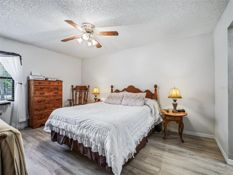 Active With Contract: $379,900 (3 beds, 2 baths, 1648 Square Feet)