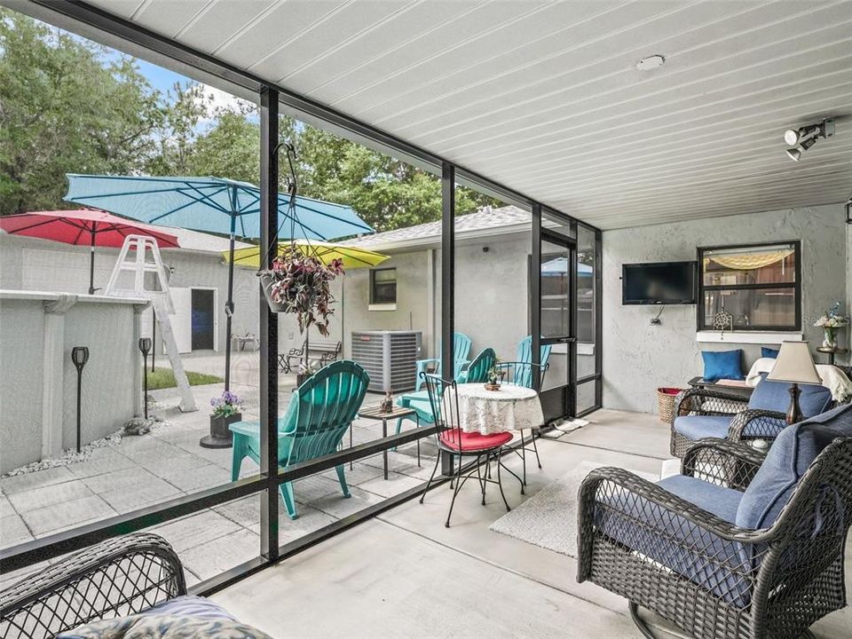 Active With Contract: $379,900 (3 beds, 2 baths, 1648 Square Feet)