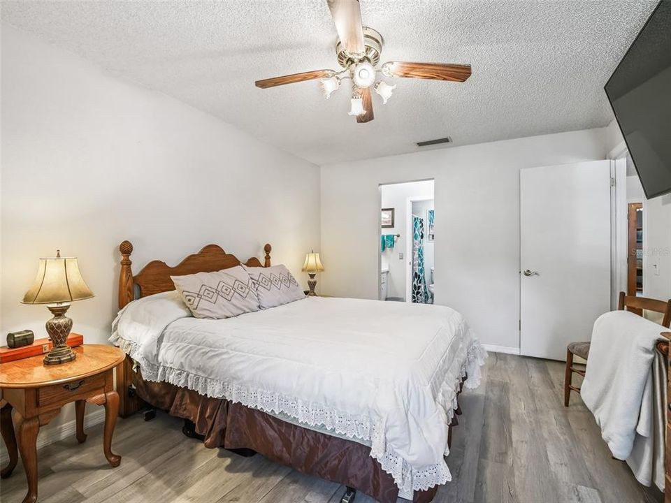 Active With Contract: $379,900 (3 beds, 2 baths, 1648 Square Feet)