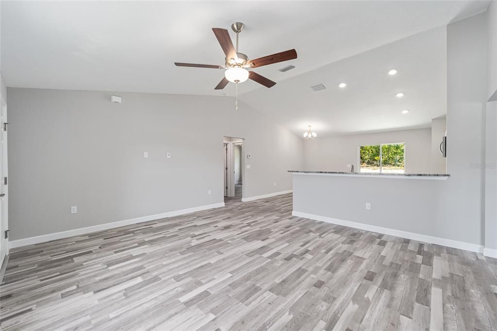 For Sale: $264,900 (3 beds, 2 baths, 1315 Square Feet)