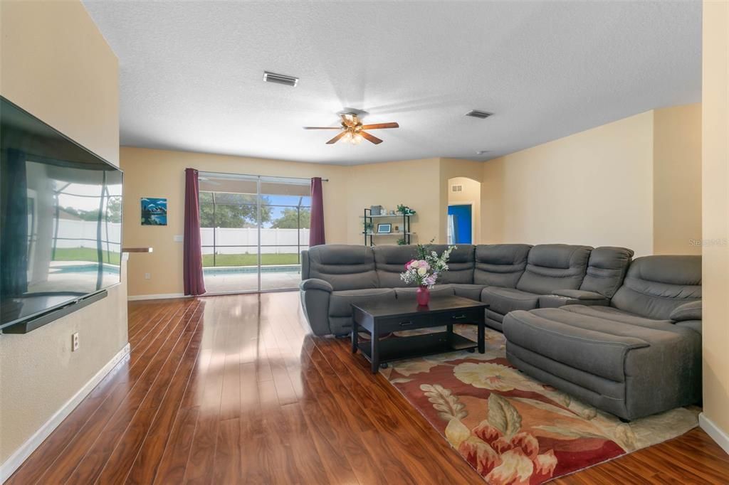 For Sale: $409,000 (4 beds, 2 baths, 2207 Square Feet)