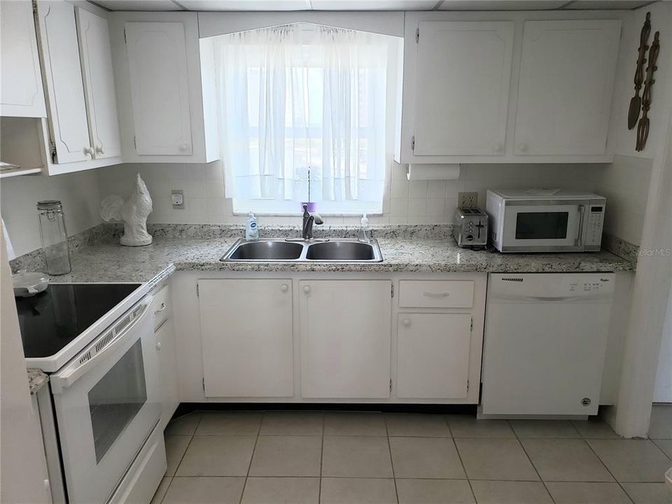 For Sale: $219,000 (2 beds, 2 baths, 1040 Square Feet)
