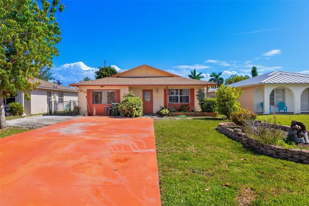 For Sale: $799,000 (3 beds, 2 baths, 1461 Square Feet)