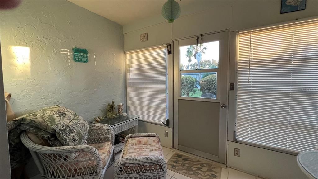 For Rent: $2,000 (2 beds, 2 baths, 923 Square Feet)