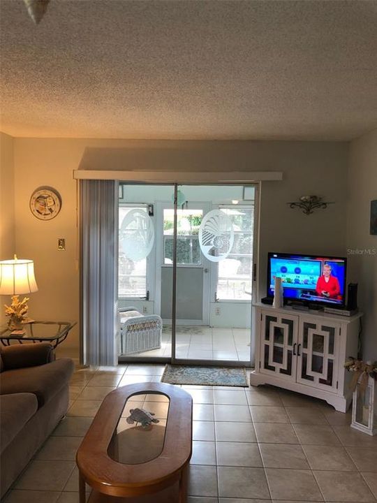 For Rent: $2,000 (2 beds, 2 baths, 923 Square Feet)