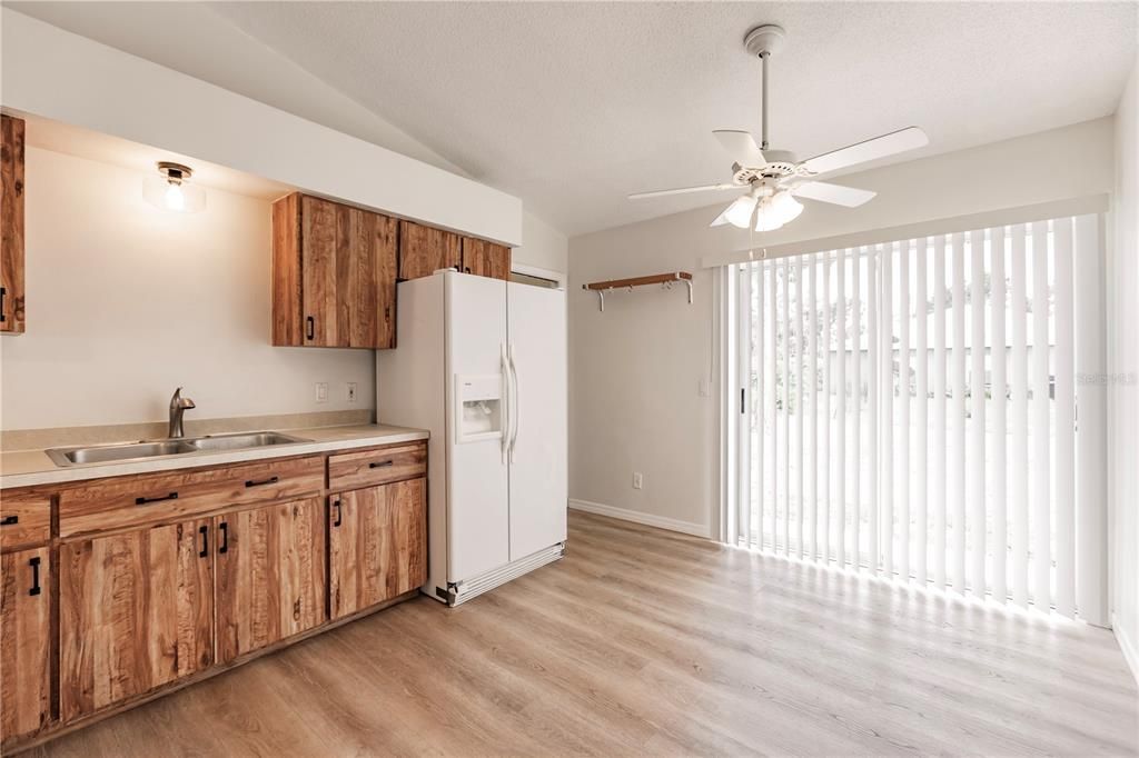 For Sale: $229,000 (2 beds, 1 baths, 900 Square Feet)