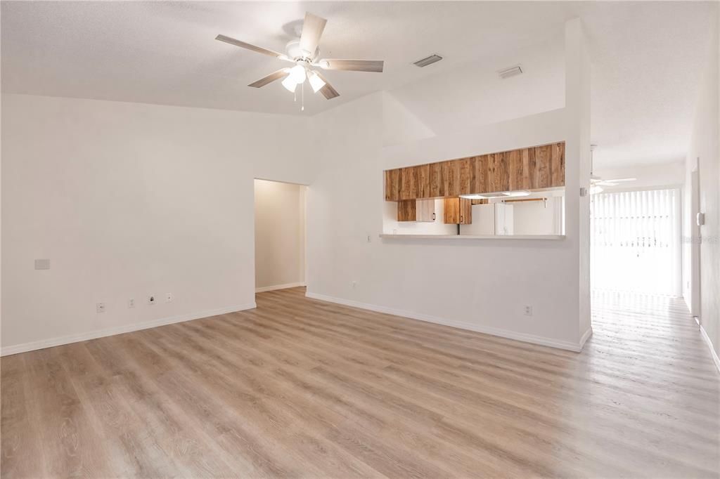 For Sale: $229,000 (2 beds, 1 baths, 900 Square Feet)