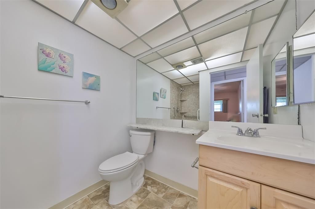 待售: $139,000 (2 贝兹, 2 浴室, 960 平方英尺)