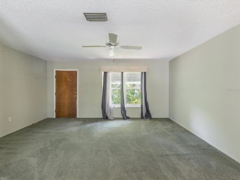 Recently Sold: $375,000 (2 beds, 2 baths, 1556 Square Feet)
