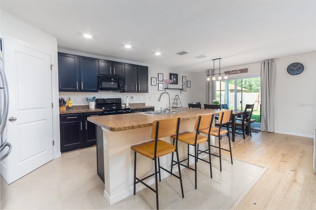 Active With Contract: $370,000 (5 beds, 3 baths, 2526 Square Feet)