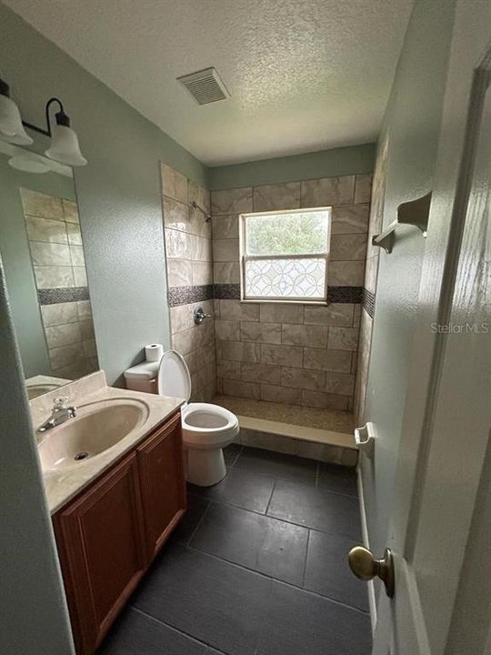 出租: $3,000 (4 贝兹, 2 浴室, 3444 平方英尺)