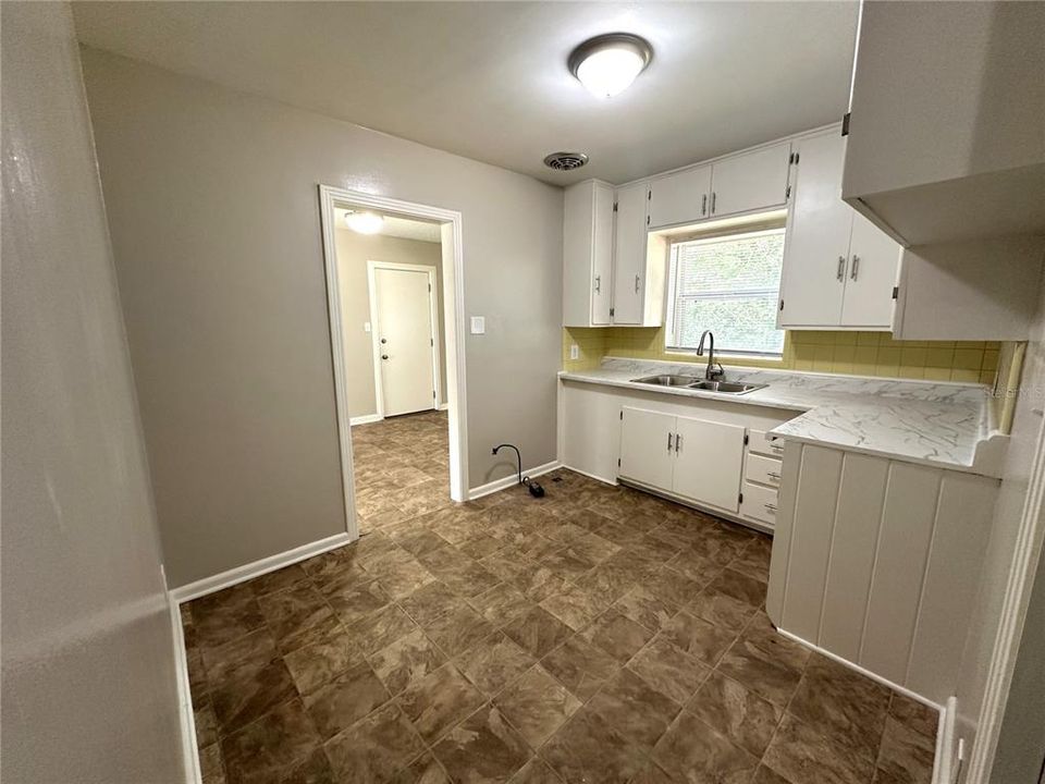 For Sale: $196,000 (3 beds, 1 baths, 1146 Square Feet)