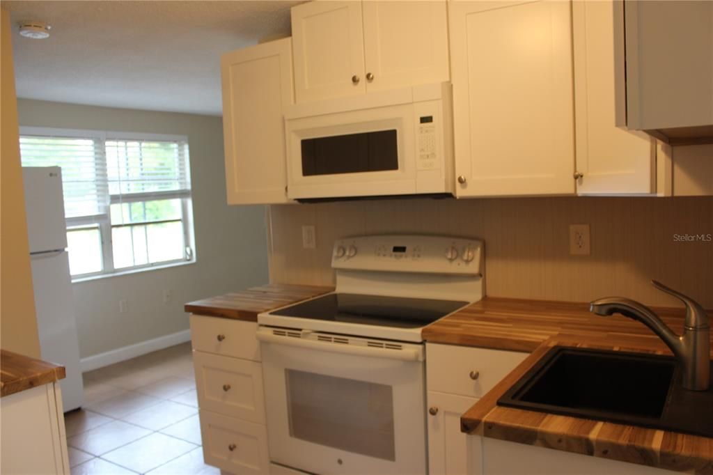 Recently Rented: $1,450 (2 beds, 1 baths, 750 Square Feet)