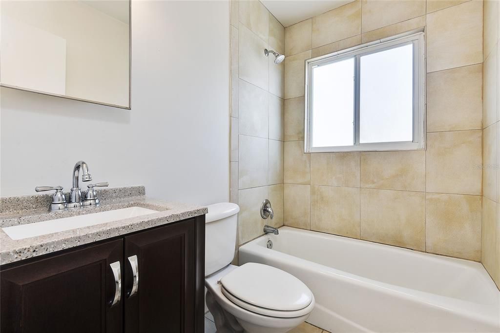 Недавно арендовано: $1,350 (2 спален, 1 ванн, 550 Квадратных фут)
