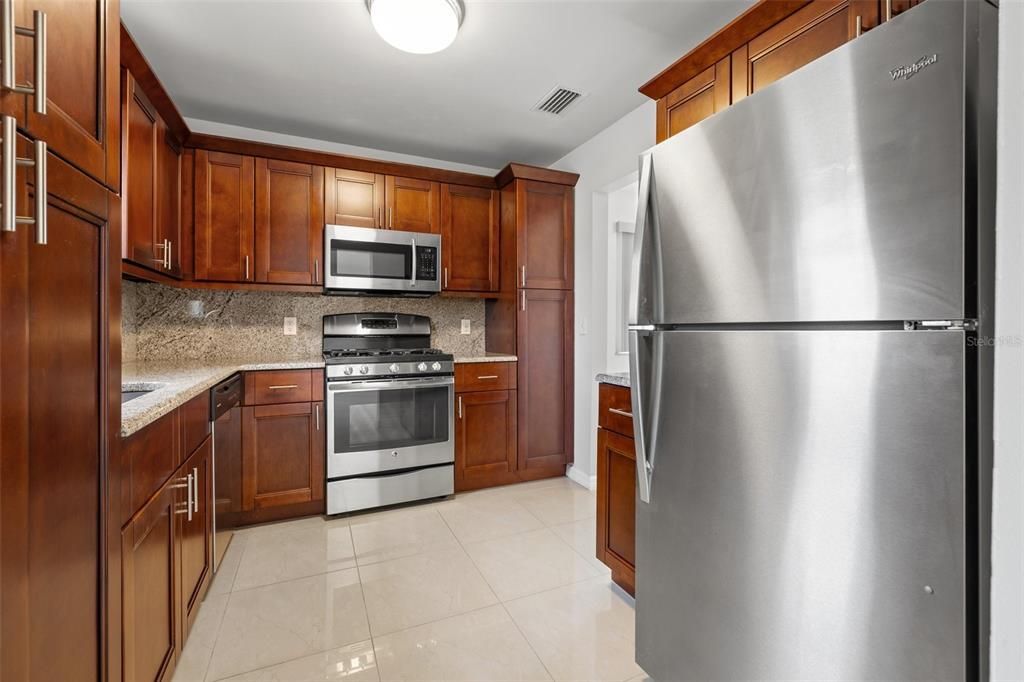 For Sale: $265,000 (2 beds, 2 baths, 1245 Square Feet)