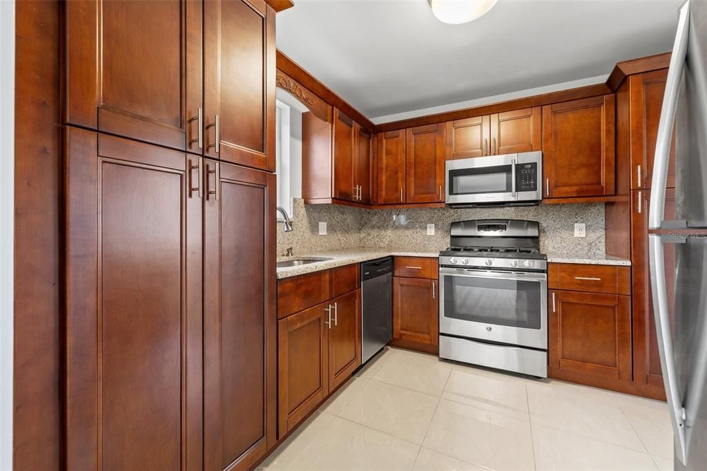 For Sale: $265,000 (2 beds, 2 baths, 1245 Square Feet)