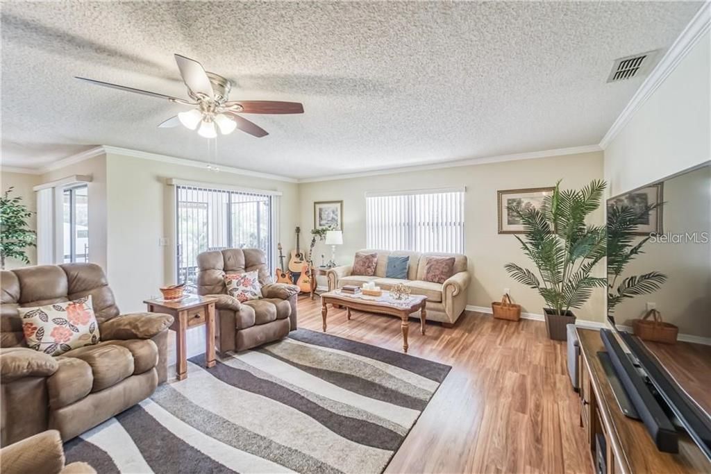 For Sale: $398,900 (2 beds, 2 baths, 1796 Square Feet)