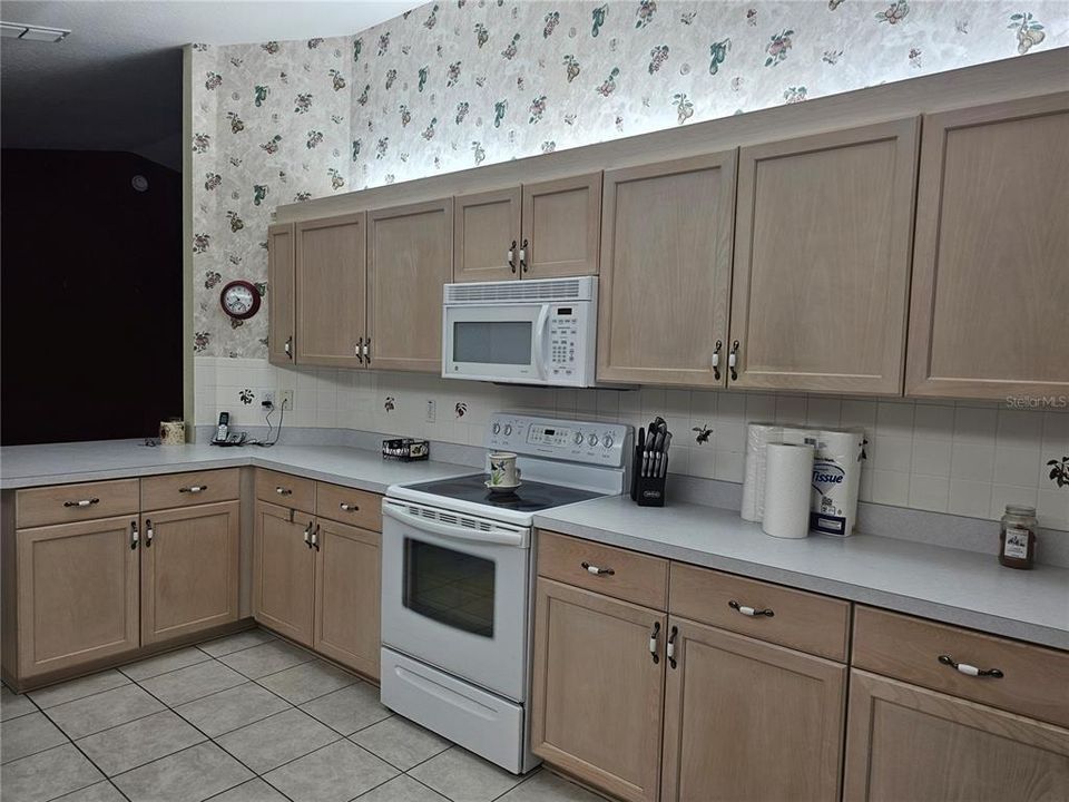 For Sale: $349,000 (2 beds, 2 baths, 1735 Square Feet)