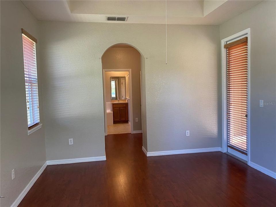 For Rent: $2,233 (3 beds, 2 baths, 1813 Square Feet)
