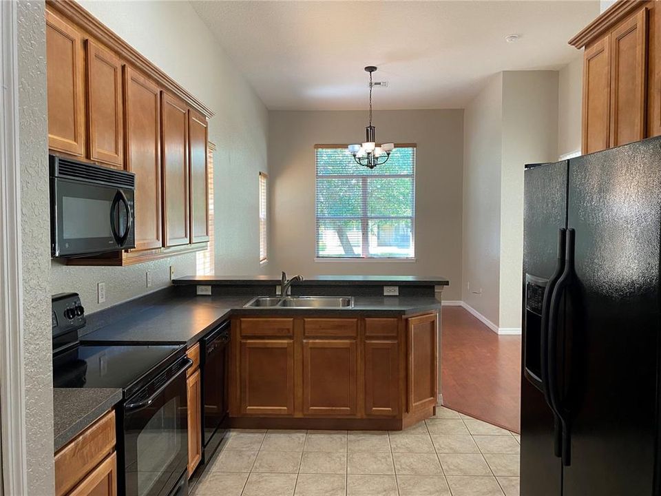 For Rent: $2,233 (3 beds, 2 baths, 1813 Square Feet)
