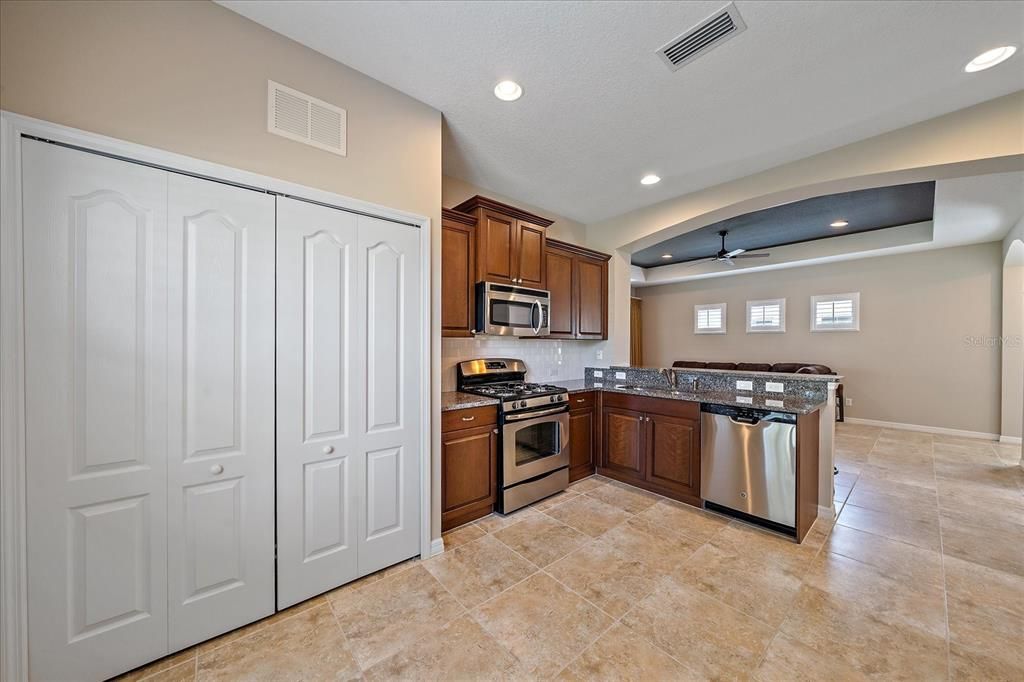 For Sale: $419,000 (2 beds, 2 baths, 1293 Square Feet)