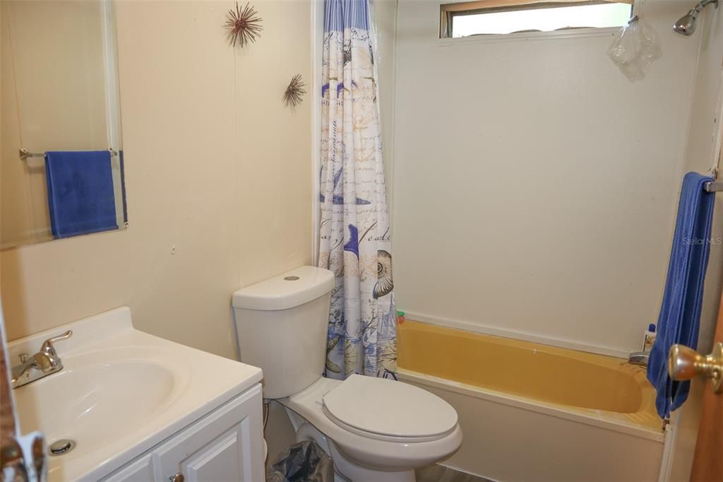 For Sale: $167,000 (3 beds, 2 baths, 924 Square Feet)