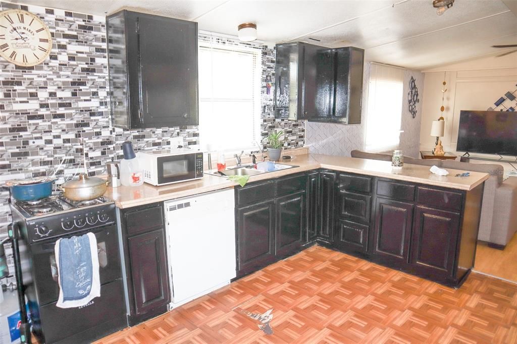 For Sale: $167,000 (3 beds, 2 baths, 924 Square Feet)