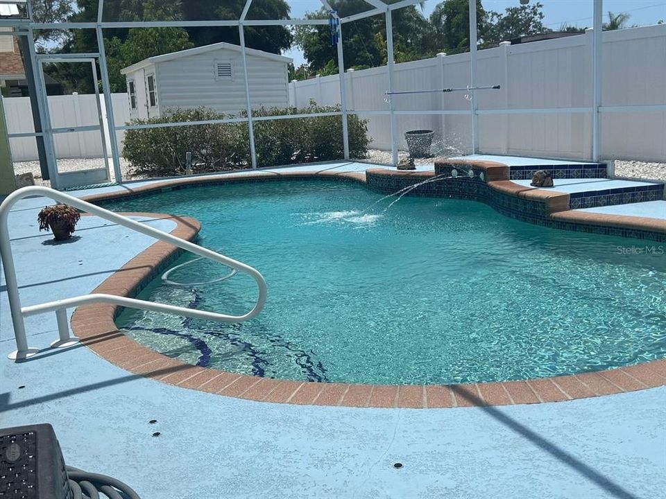 Large 14x30 ft resurfaced pool has cooling water feature