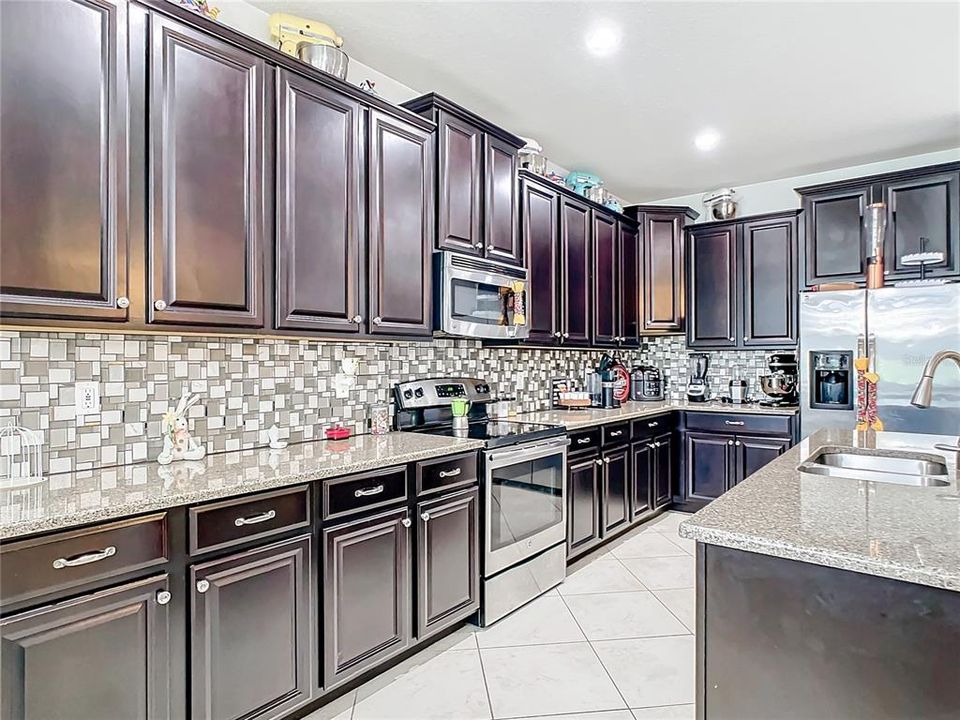 For Sale: $500,000 (4 beds, 3 baths, 2610 Square Feet)
