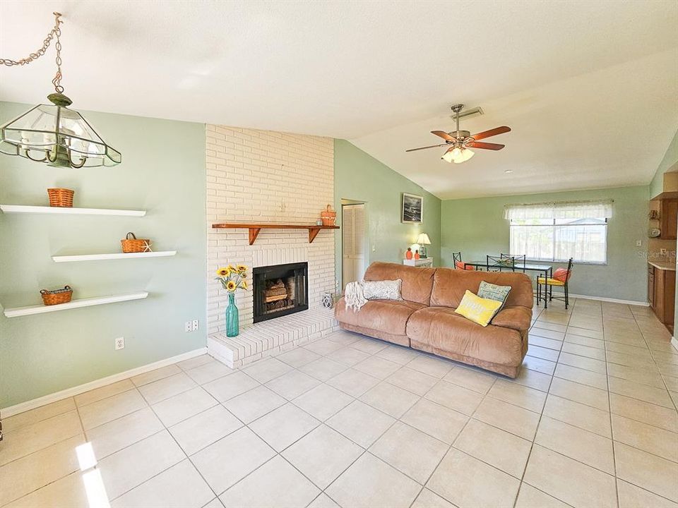 For Sale: $316,000 (3 beds, 2 baths, 1400 Square Feet)
