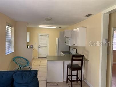 Active With Contract: $210,000 (2 beds, 1 baths, 936 Square Feet)