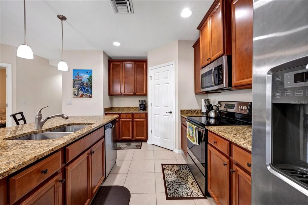 Active With Contract: $449,900 (2 beds, 2 baths, 1574 Square Feet)