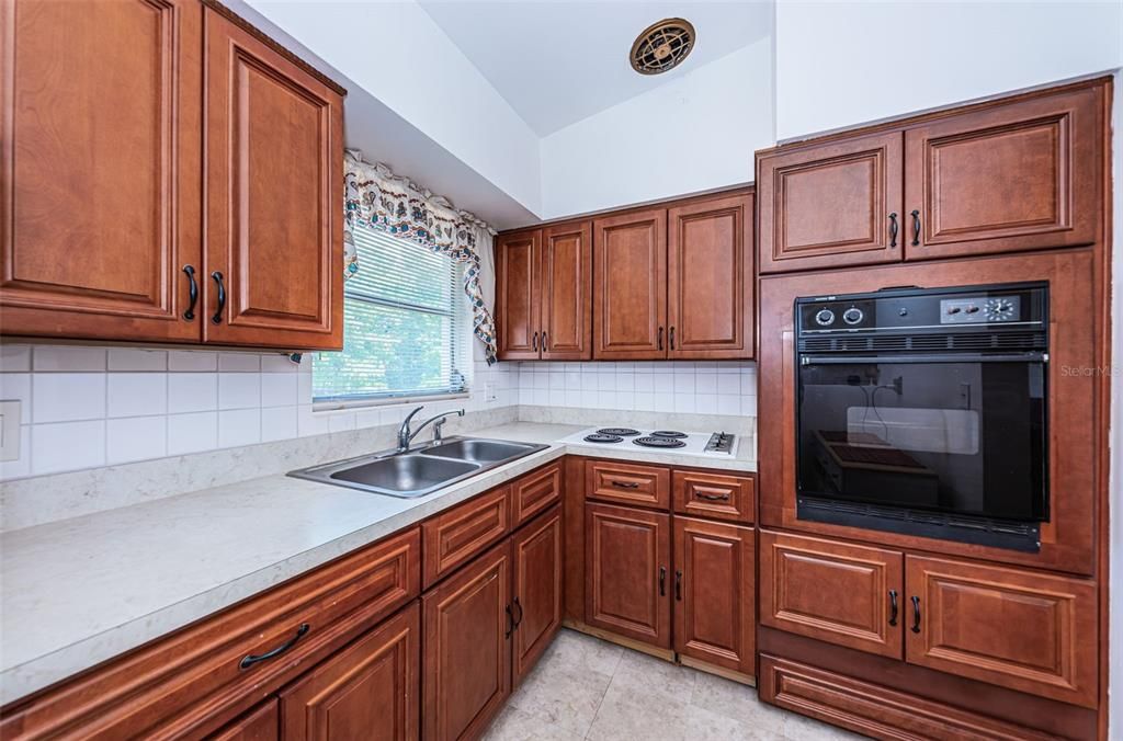 For Sale: $379,000 (3 beds, 1 baths, 984 Square Feet)