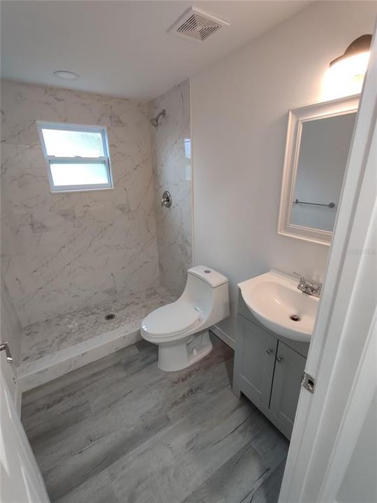 Active With Contract: $209,900 (2 beds, 2 baths, 820 Square Feet)