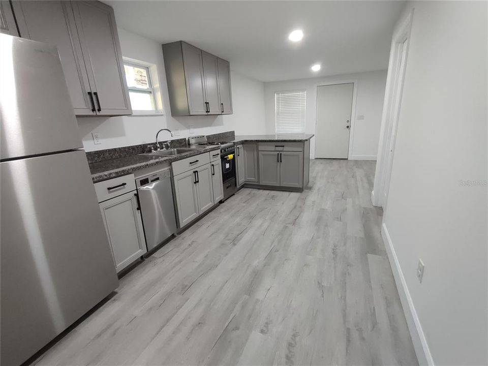 Active With Contract: $209,900 (2 beds, 2 baths, 820 Square Feet)