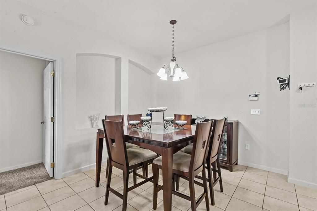 For Sale: $275,000 (3 beds, 2 baths, 1433 Square Feet)