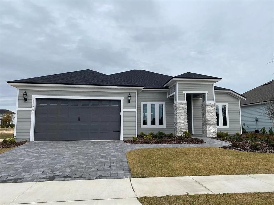 Recently Rented: $3,300 (3 beds, 2 baths, 1993 Square Feet)