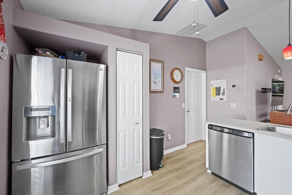 For Sale: $314,900 (3 beds, 2 baths, 1422 Square Feet)