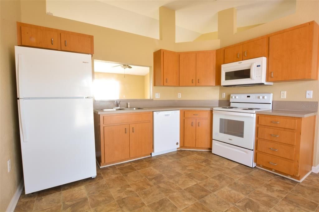For Sale: $299,000 (3 beds, 2 baths, 1252 Square Feet)