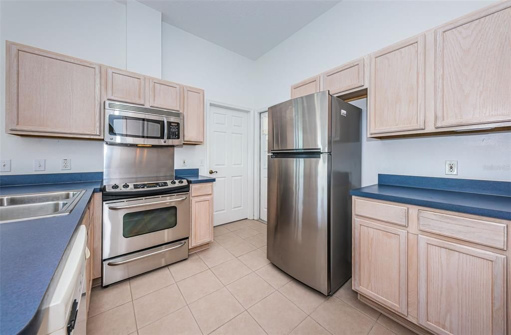 For Sale: $292,000 (2 beds, 2 baths, 1357 Square Feet)