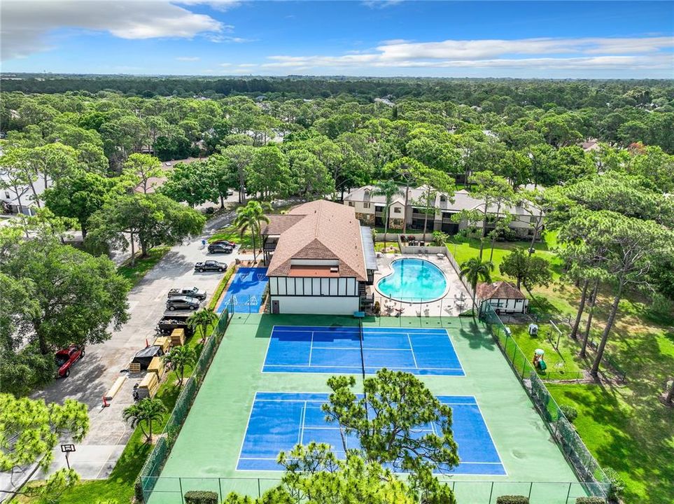 Green Village amenities: 2 tennis courts, racquetball courts,heated/cooled pool, hot tub, weight/cardio room, car wash area, shuffleboard, and boat/RV storage areas.