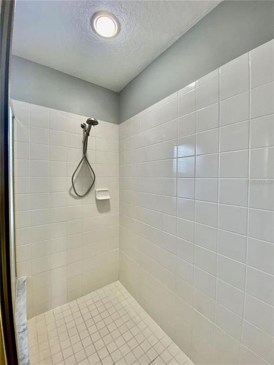 出租: $2,600 (4 贝兹, 2 浴室, 2451 平方英尺)