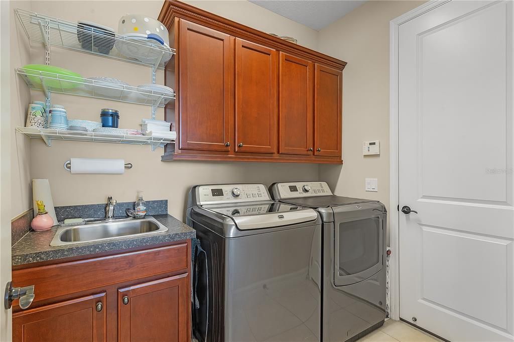 Laundry Room w/sink & storage - 353 Salt Marsh Ln, Groveland, FL 34736