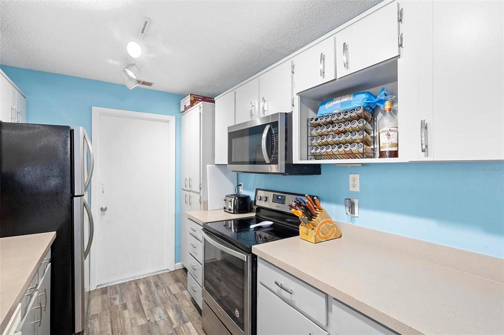 Active With Contract: $309,000 (3 beds, 2 baths, 1512 Square Feet)