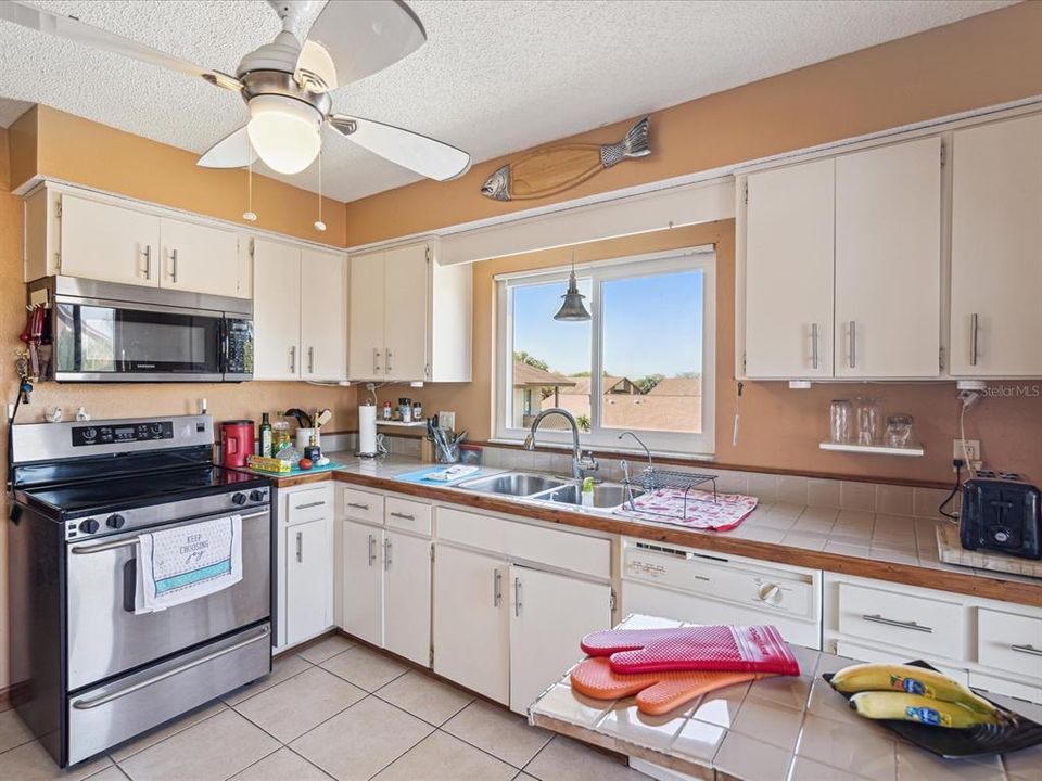 For Sale: $135,000 (2 beds, 2 baths, 1144 Square Feet)