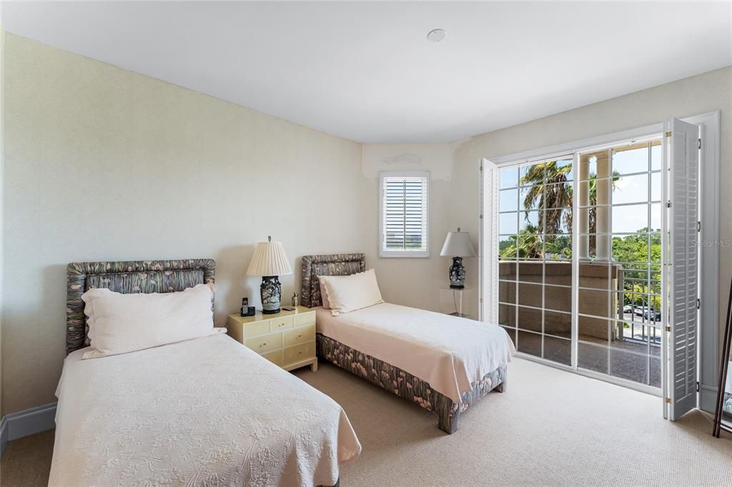 Recently Sold: $850,000 (3 beds, 3 baths, 3187 Square Feet)