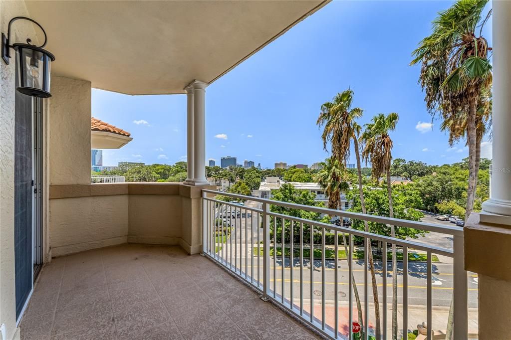 Recently Sold: $850,000 (3 beds, 3 baths, 3187 Square Feet)