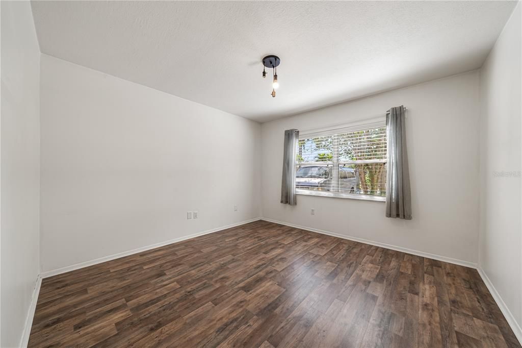 Active With Contract: $175,000 (2 beds, 1 baths, 815 Square Feet)